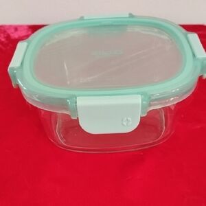 D- NWOT Ello Food Storage Container